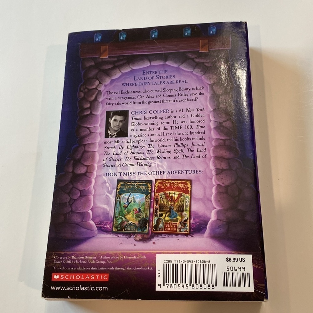 2for$10 Land of Stories 2 Enchantress Returns Book - Picture 5 of 6